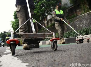 Video: Kisah Dian, Perempuan Pembersih Ranjau Paku Jalan