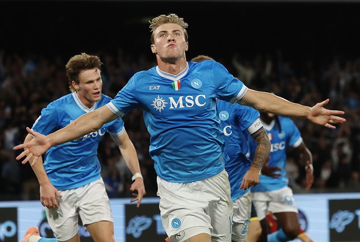 Soccer Football - Serie A - Napoli v Genoa - Stadio Diego Armando Maradona, Naples, Italy - October 5, 2025 Napoli's Rasmus Hojlund celebrates scoring their second goal REUTERS/Ciro De Luca