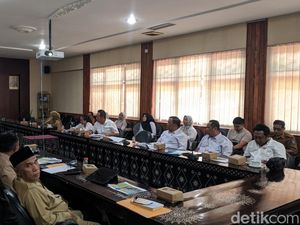 DPR Sebut Rencana Tol Lembar-Kayangan Rp 22 Triliun Sulit Terealisasi DPR Sebut Rencana Tol Lembar-Kayangan Rp 22 Triliun Sulit Terealisasi