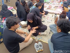 Aksi Piknik di DPR Bawa 3 Tuntutan, Minta Tahanan Kericuhan Dibebaskan Aksi Piknik di DPR Bawa 3 Tuntutan, Minta Tahanan Kericuhan Dibebaskan