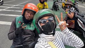 POV Tantri Kotak Jalan Kaki ke Monas-Nyeberang Kali Buat Manggung di HUT TNI