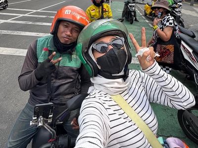 POV Tantri Kotak Jalan Kaki ke Monas-Nyeberang Kali Buat Manggung di HUT TNI