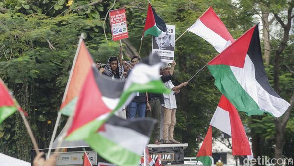 Aksi Solidaritas Bela Palestina di Depan Kedubes AS Jakarta