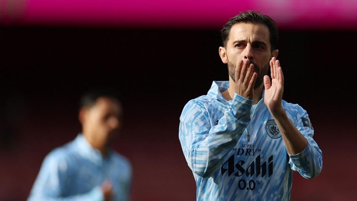 Soccer Football - Premier League - Arsenal v Manchester City - Emirates Stadium, London, Britain - September 21, 2025 Manchester Citys Bernardo Silva during the warm up before the match REUTERS/Hannah Mckay EDITORIAL USE ONLY. NO USE WITH UNAUTHORIZED AUDIO, VIDEO, DATA, FIXTURE LISTS, CLUB/LEAGUE LOGOS OR LIVE SERVICES. ONLINE IN-MATCH USE LIMITED TO 120 IMAGES, NO VIDEO EMULATION. NO USE IN BETTING, GAMES OR SINGLE CLUB/LEAGUE/PLAYER PUBLICATIONS. PLEASE CONTACT YOUR ACCOUNT REPRESENTATIVE FOR FURTHER DETAILS..