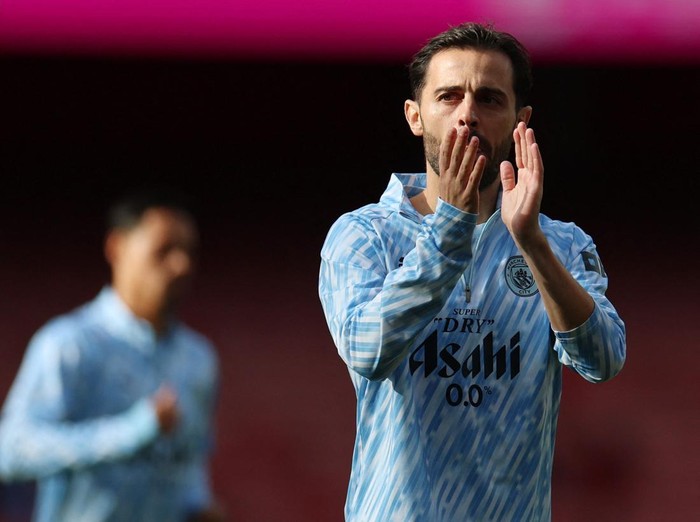 Soccer Football - Premier League - Arsenal v Manchester City - Emirates Stadium, London, Britain - September 21, 2025 Manchester City's Bernardo Silva during the warm up before the match REUTERS/Hannah Mckay EDITORIAL USE ONLY. NO USE WITH UNAUTHORIZED AUDIO, VIDEO, DATA, FIXTURE LISTS, CLUB/LEAGUE LOGOS OR 'LIVE' SERVICES. ONLINE IN-MATCH USE LIMITED TO 120 IMAGES, NO VIDEO EMULATION. NO USE IN BETTING, GAMES OR SINGLE CLUB/LEAGUE/PLAYER PUBLICATIONS. PLEASE CONTACT YOUR ACCOUNT REPRESENTATIVE FOR FURTHER DETAILS..