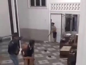 Maling Kepergok Hendak Bobol Rumah Mewah di Ogan Ilir Nyaris Diamuk Massa Maling Kepergok Hendak Bobol Rumah Mewah di Ogan Ilir Nyaris Diamuk Massa