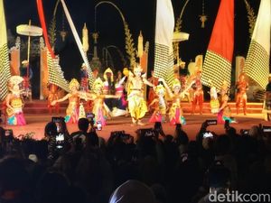 Saat Penampilan Ratusan Penari Gianyar Bali Pukau Penonton Borobudur Moon