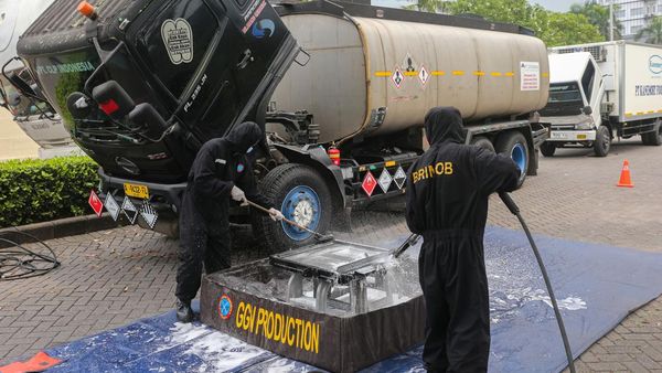 Cegah Radiasi Meluas, Kendaraan di Cikande Jalani Dekontaminasi