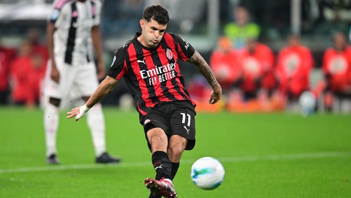Soccer Football - Serie A - Juventus v AC Milan - Allianz Stadium, Turin, Italy - October 5, 2025 AC Milans Christian Pulisic misses a penalty REUTERS/Daniele Mascolo