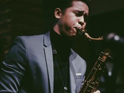 Saksofonis Dennis Junio Meninggal Dunia pada Usia 32 Tahun