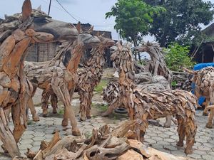Desa Ngubalan Ngawi Surganya Kerajinan Kayu Jati dan Alam Pedesaan Desa Ngubalan Ngawi Surganya Kerajinan Kayu Jati dan Alam Pedesaan