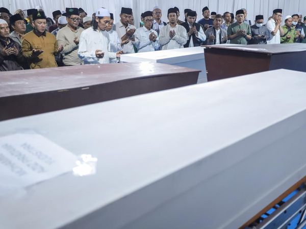 Doa dan Tahlil Iringi Pemulangan Korban Ambruknya Ponpes Al Khoziny
