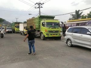 Lalin di Bojonegara Serang Macet Akibat Volume Truk Tambang Meningkat