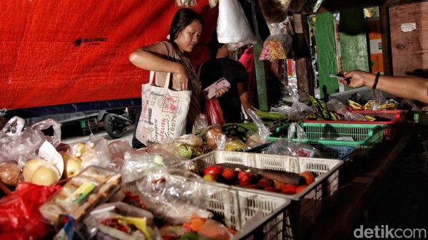 Hiruk Pikuk Warga Tanjung Priok di Tengah Target Ekonomi 8 Persen