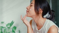 7 Rangkaian Skincare Malam di Usia 40+ Agar Kulit Tampak Cerah dan Kenyal