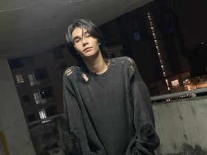 Aksi Penyanyi Thailand Jeff Satur Jadi Akamsi di Jakarta Aksi Penyanyi Thailand Jeff Satur Jadi Akamsi di Jakarta