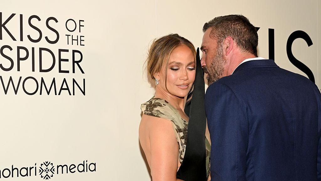 Foto: J.Lo dan Ben Affleck Tampil Bersama di Red Carpet, Perdana Usai Cerai Foto: J.Lo dan Ben Affleck Tampil Bersama di Red Carpet, Perdana Usai Cerai