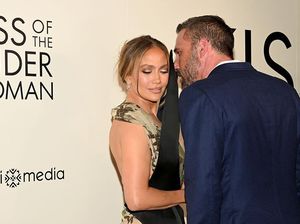 Foto: J.Lo dan Ben Affleck Tampil Bersama di Red Carpet, Perdana Usai Cerai Foto: J.Lo dan Ben Affleck Tampil Bersama di Red Carpet, Perdana Usai Cerai