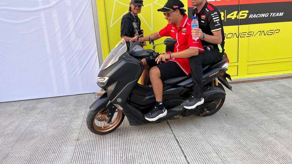 Kala Pebalap MotoGP Pakai Motor Harian di Sirkuit Mandalika Kala Pebalap MotoGP Pakai Motor Harian di Sirkuit Mandalika