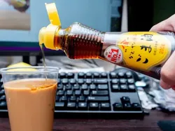 Bukan Campur Arak, Ada Ajakan Minum Kopi Pakai Minyak Wijen di Jepang