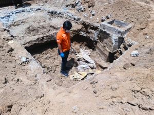 Kerangka Manusia Ditemukan Pekerja Bangunan RSUD di Aceh Diduga Korban Tsunami Kerangka Manusia Ditemukan Pekerja Bangunan RSUD di Aceh Diduga Korban Tsunami