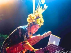 Persiapan Maestro Sape Uyau Moris Kolaborasi dengan Slank di Irau Malinau Persiapan Maestro Sape Uyau Moris Kolaborasi dengan Slank di Irau Malinau