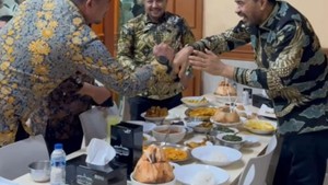Momen Bobby Nasution Sapa Mualem Saat Bertemu di Jakarta
