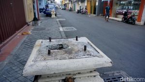 Duh! Plat Besi Lampu Hias Jalan Panggung Raib