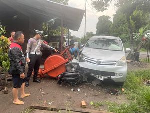 Pemotor Wanita Tewas Usai Motornya Tertabrak Avanza di Muara Enim Pemotor Wanita Tewas Usai Motornya Tertabrak Avanza di Muara Enim