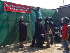 Nasabah Koperasi BLN Segel Penggilingan Batu di Ampel Boyolali Nasabah Koperasi BLN Segel Penggilingan Batu di Ampel Boyolali