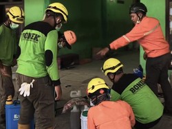 Ada Peran Bonek di Balik Evakuasi Korban Ponpes Ambruk di Sidoarjo Ada Peran Bonek di Balik Evakuasi Korban Ponpes Ambruk di Sidoarjo