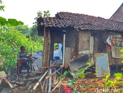 Kisah Getir Ma Awang yang Bertahan Hidup di Rumah Lapuk