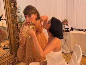 Terungkap Penampilan Taylor Swift di Pernikahan Selena Gomez, Pakai 2 Gaun