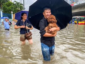 Topan Matmo Hantam Hanoi, Bikin Banjir dan Ganggu Aktivitas Warga