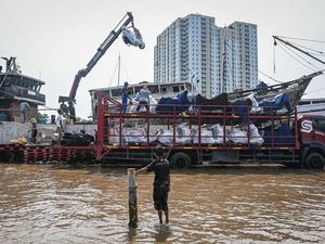 Tanggul Mitigasi Dibangun di Muara Angke Antisipasi Banjir Rob 1-10 Desember