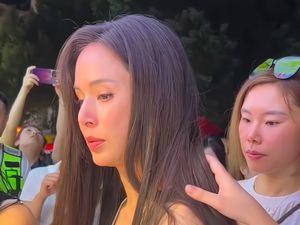 Potret Awet Muda Carman Lee Bibi Lung di Usia 59 Saat Jajan Kaki Lima Potret Awet Muda Carman Lee Bibi Lung di Usia 59 Saat Jajan Kaki Lima