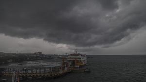 Cuaca Buruk Lumpuhkan Arus Kapal di Maluku Utara