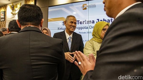 Ekspresi Anggito Abimanyu yang Resmi Jabat Bos Baru LPS