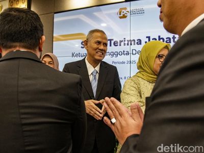 Ekspresi Anggito Abimanyu yang Resmi Jabat Bos Baru LPS