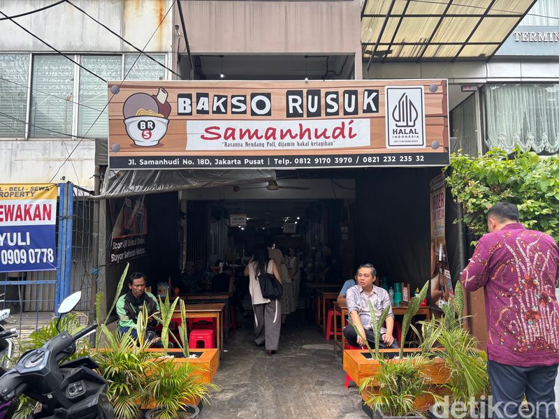Food Vlogger Kim dan Dea kolaborasi dengan Bakso Rusuk Samanhudi