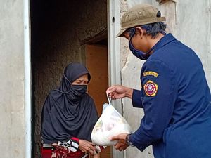 Solidaritas di Desa Jayagiri Lembang Lewat Gerakan Beas Perelek Solidaritas di Desa Jayagiri Lembang Lewat Gerakan Beas Perelek