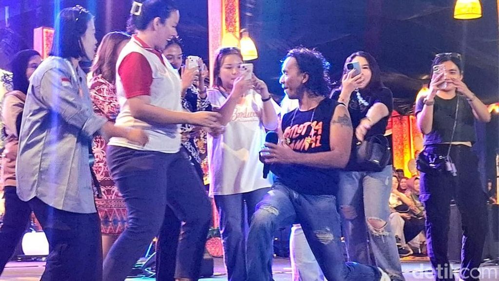 Potret Keseruan Konser Slank di Irau Malinau Potret Keseruan Konser Slank di Irau Malinau