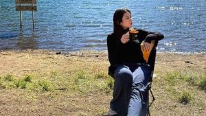 Me Time Iris Wullur: Kemah ke Ranu Kumbolo