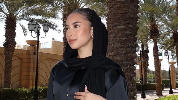 8 Foto Jennifer Coppen ke Arab Saudi Dukung Justin Hubner, Tampil Berkerudung