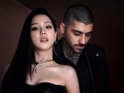 Zayn Malik Nonton Konser BLACKPINK, Kini Siap Rilis Lagu Bareng Jisoo