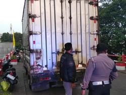 Kecelakaan Motor Vs Truk di Ciracas, Pemotor Terluka