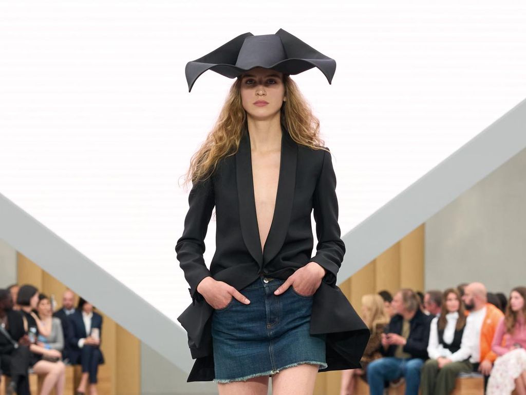 Foto: 10 Look Dior Spring-Summer 2026, Pembuktian Pertama Jonathan Anderson Foto: 10 Look Dior Spring-Summer 2026, Pembuktian Pertama Jonathan Anderson