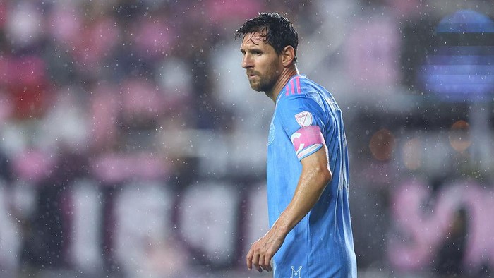 FORT LAUDERDALE, FLORIDA - OCTOBER 04: Lionel Messi #10 of Inter Miami CF looks on during the MLS match between Inter Miami CF and New England Revolution at Chase Stadium on October 04, 2025 in Fort Lauderdale, Florida. (Photo by Megan Briggs/Getty Images)