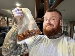 Nekat Makan Permen Gummy 3 Kg, Pria Ini Dilarikan ke Rumah Sakit