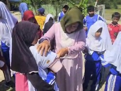 Siswa SD Berhamburan Saat Gempa Magnitudo 4,1 Guncang Sumenep